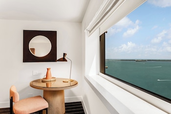 Premium bedding, minibar, in-room safe, desk at InterContinental Miami, an IHG Hotel