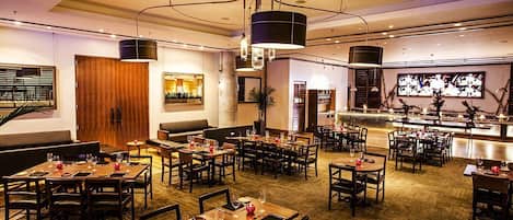 3 か所のレストラン、朝食、ランチ、ディナーに営業 (中南米料理)