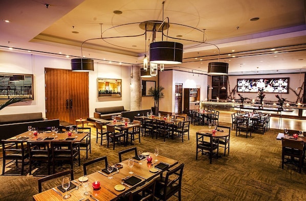 3 restaurants, breakfast, lunch, dinner served; Latin American cuisine