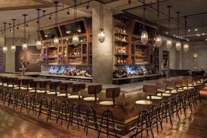 3 restaurants, breakfast, lunch, dinner served; Latin American cuisine - InterContinental Miami by IHG (Miami)