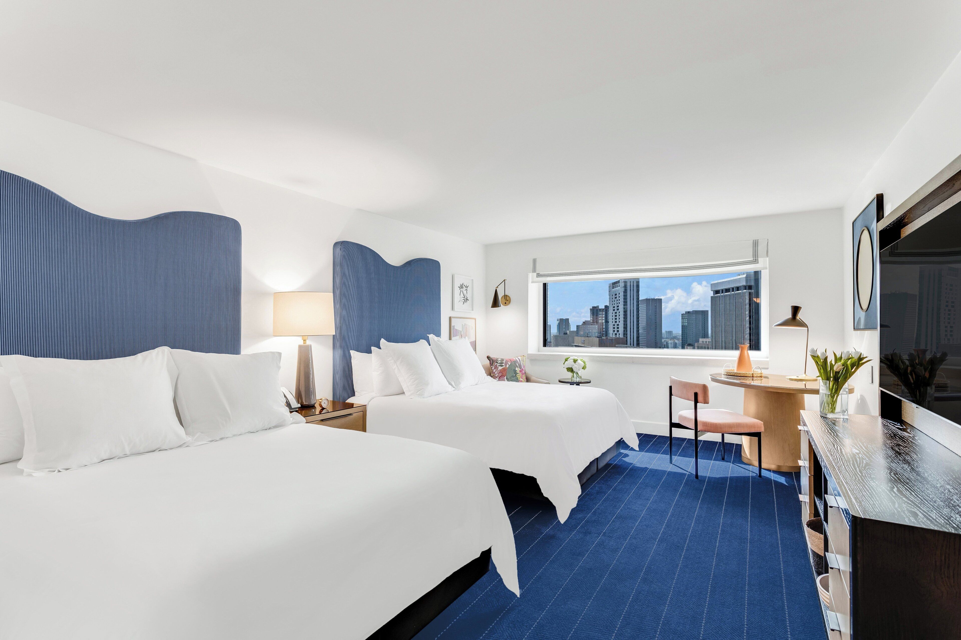 Ropa de cama de alta calidad y minibar 