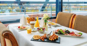Daily continental breakfast (EUR 22 per person) - Victor's Residenz-Hotel Frankenthal (Frankenthal)