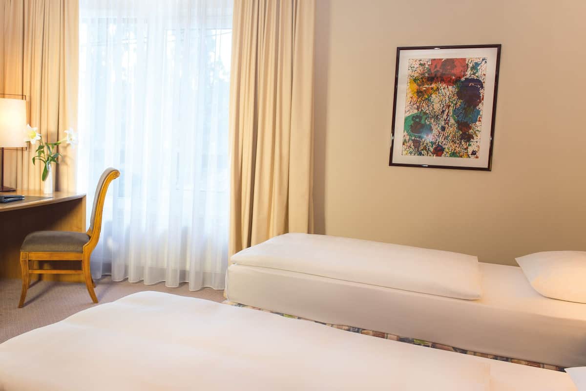1 habitación, ropa de cama hipoalergénica y escritorio