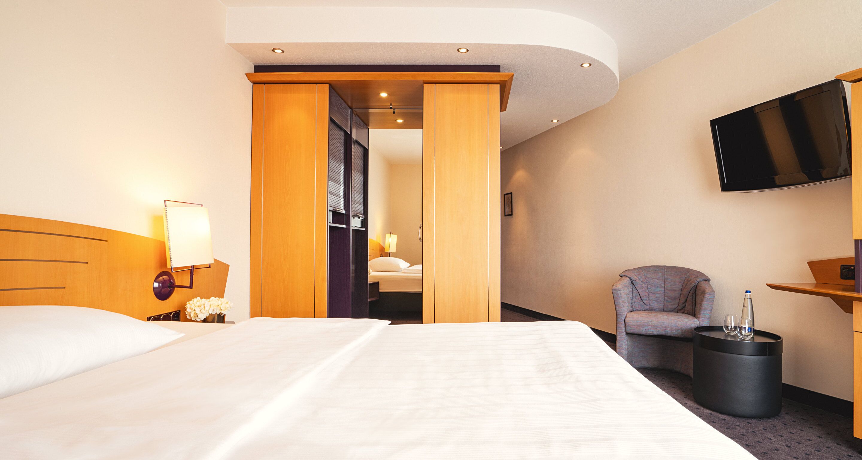 standard double room (streetview) | 1 bedroom, hypo-allergenic bedding, desk, laptop workspace