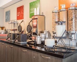 Petit déjeuner complet compris tous les jours