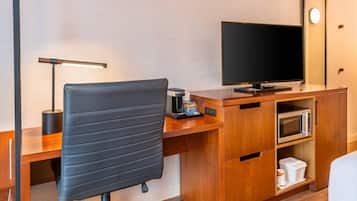 Room, 1 King Bed, Non Smoking, Ground Floor Pet-Friendly | Pillowtop beds, desk, laptop workspace, blackout drapes