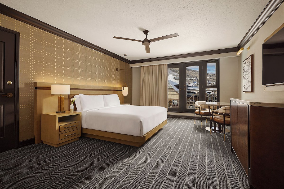 Egyptian cotton sheets, premium bedding, down comforters, pillowtop beds