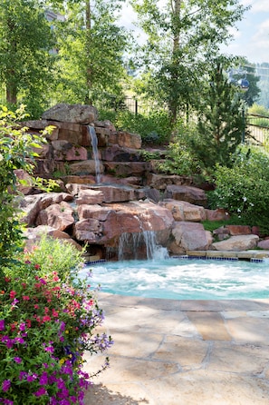 Outdoor spa tub - Park Hyatt Beaver Creek Resort and Spa (Avon)