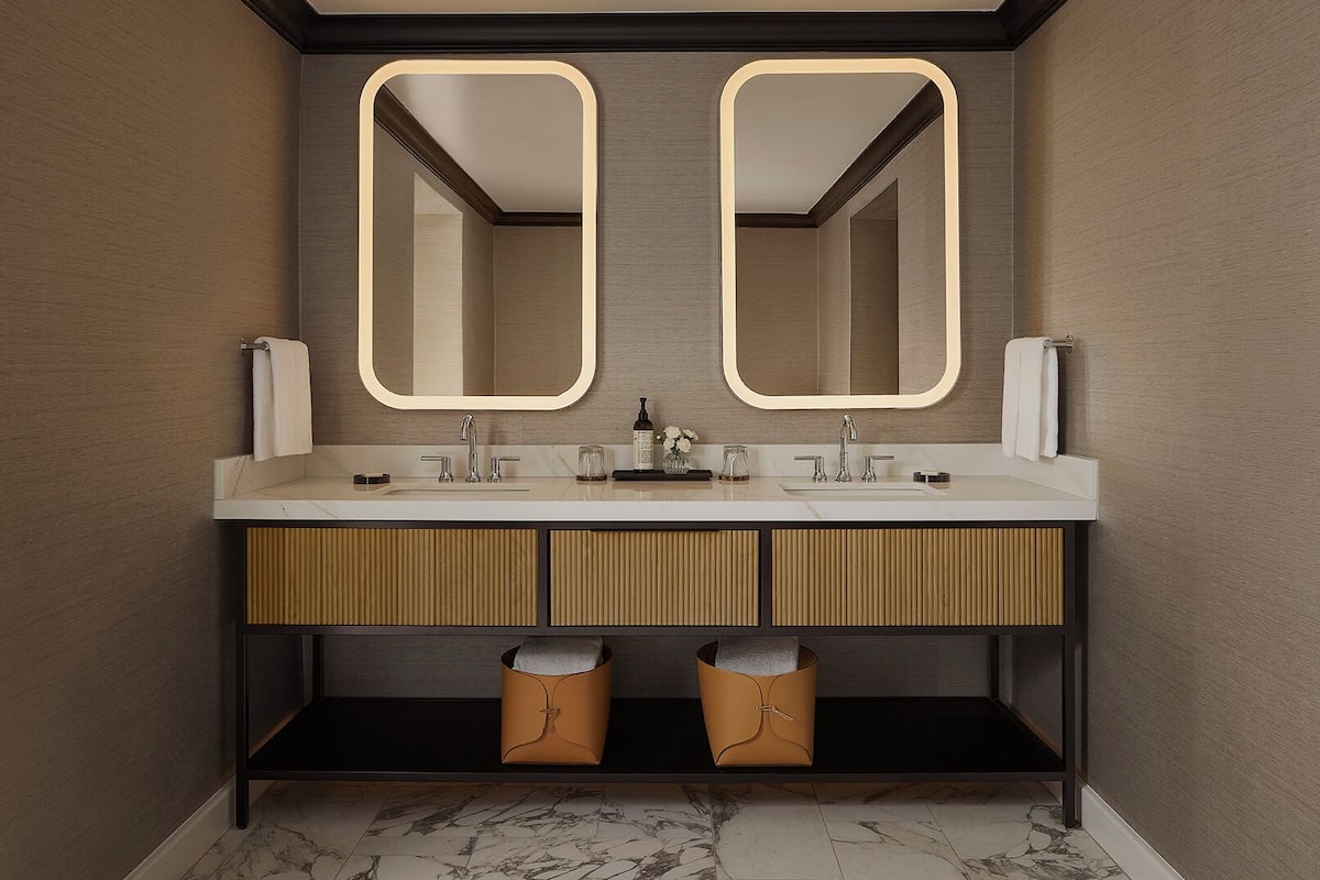 Combined shower/tub, free toiletries, hair dryer, bathrobes