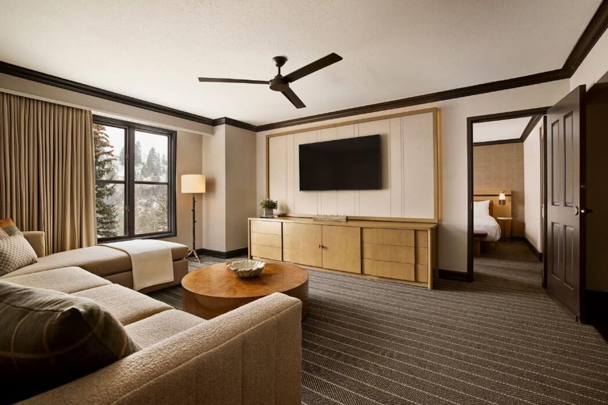 Suite (Highlands) | Oppholdsområde | Flatskjerm-TV og filmkjøp