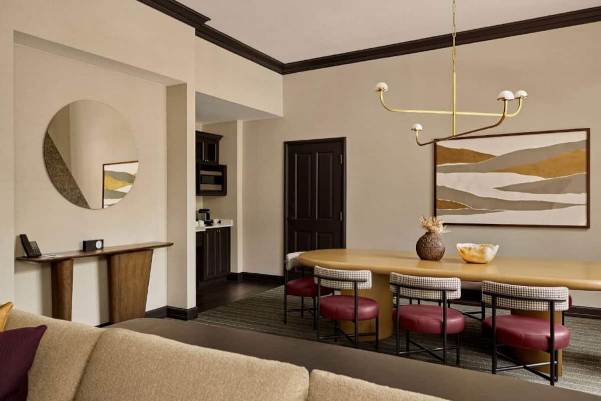 Suite (Mount Powell) | Oppholdsområde | Flatskjerm-TV og filmkjøp