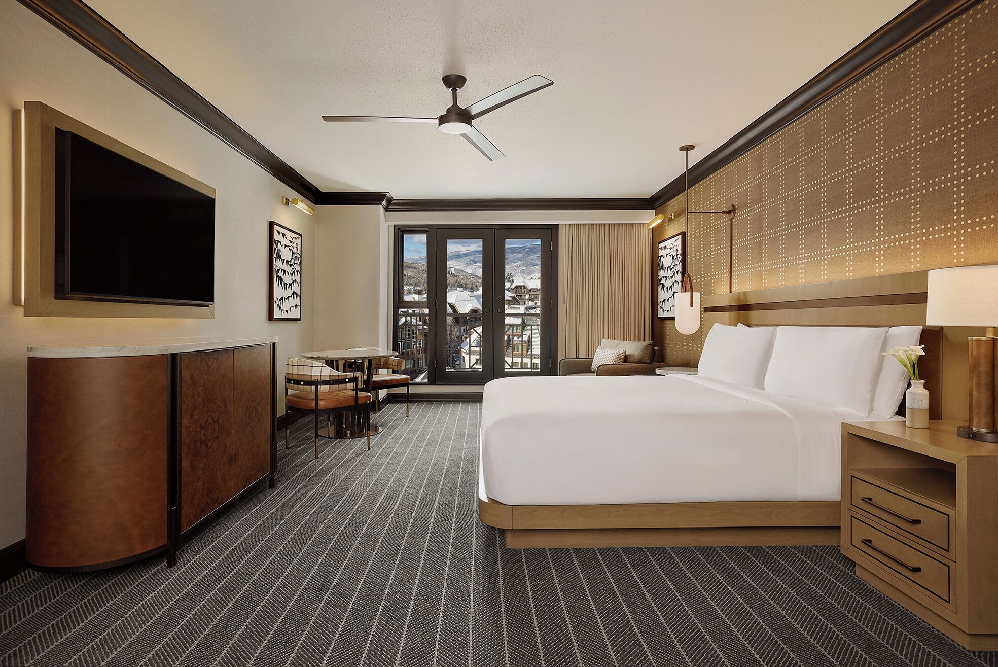 Combined shower/tub, free toiletries, hair dryer, bathrobes