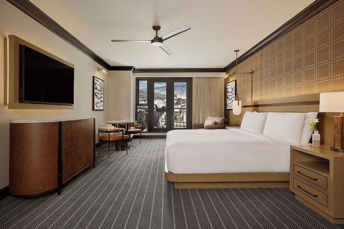 Combined shower/tub, free toiletries, hair dryer, bathrobes