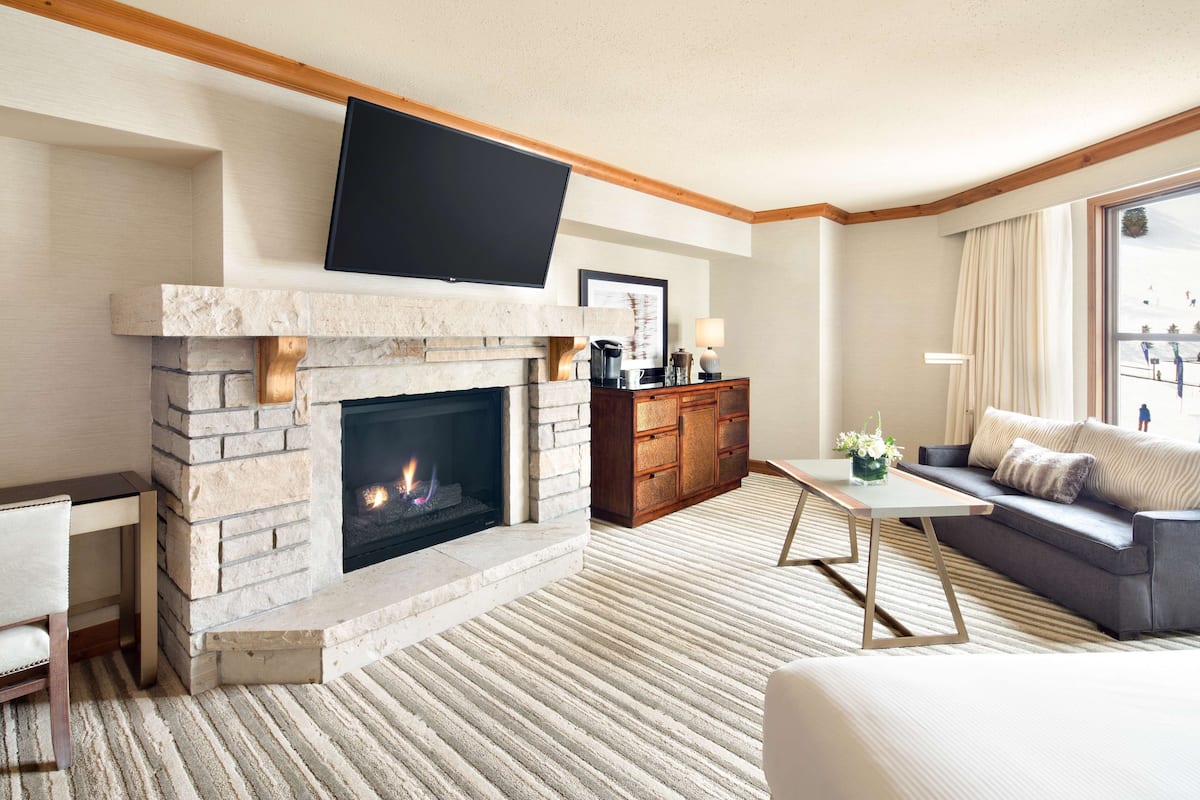 Suite junior, 1 cama King size (Park, Fireplace) | Sábanas de algodón egipcio, ropa de cama de alta calidad y edredón