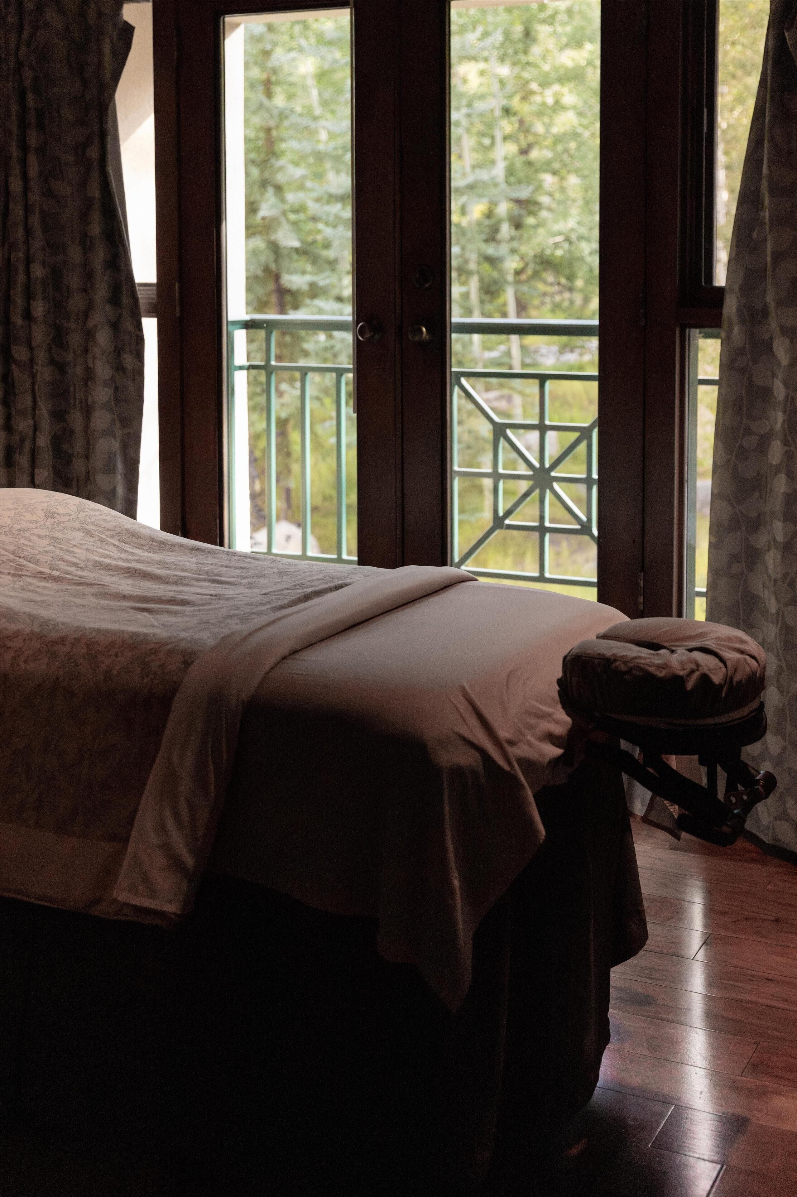 Couples treatment rooms, sauna, hot tub, steam room, body treatments