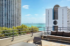 Suite Présidentielle, 1 très grand lit, balcon | Vue de la chambre