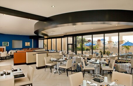 Hilton Miami Downtown - Image 22