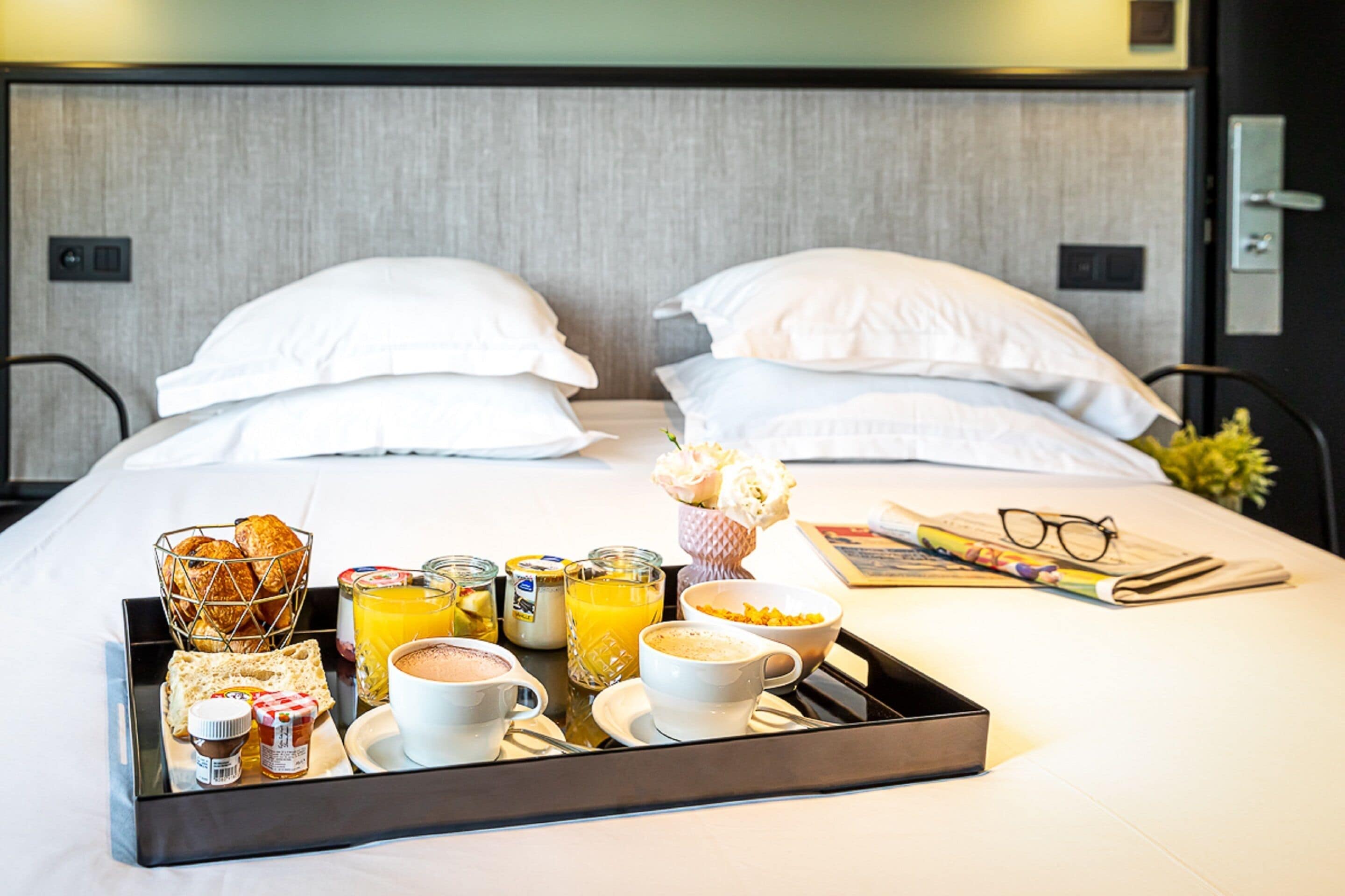 Daily cooked-to-order breakfast (EUR 15 per person)