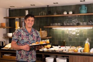 Tägliches nach Wunsch zubereitetes Frühstück (15 EUR pro Person)