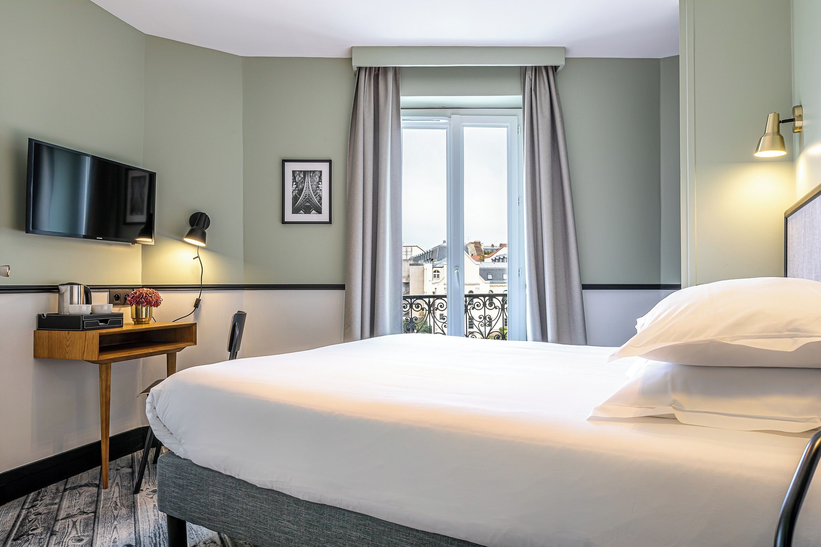 Premium bedding, in-room safe, desk, iron/ironing board