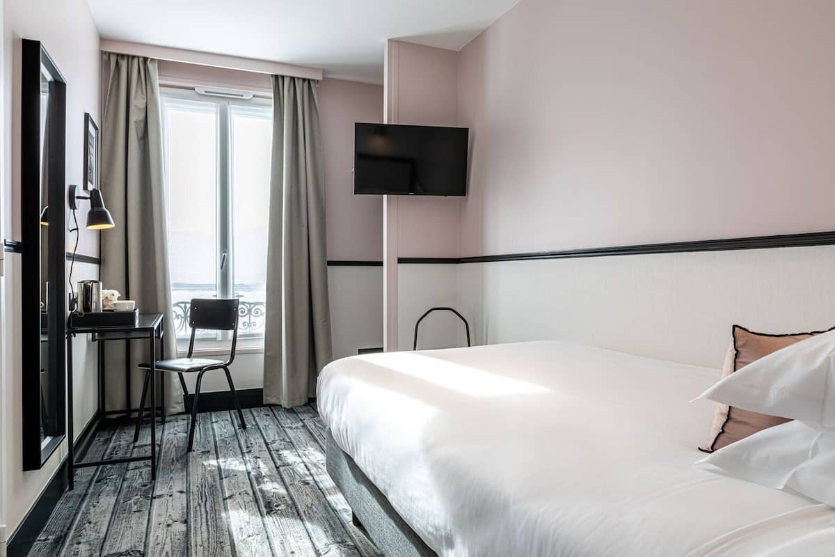 Single Room | Premium bedding, in-room safe, desk, iron/ironing board