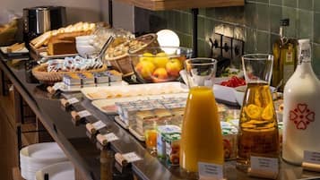 Dagelijks à la carte ontbijt (EUR 15 per persoon)