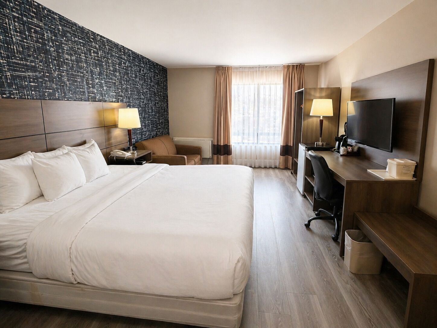 Room, 1 King Bed, Non Smoking | Premium bedding, pillow-top beds, desk, laptop workspace