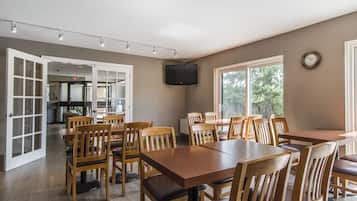 Free daily full breakfast