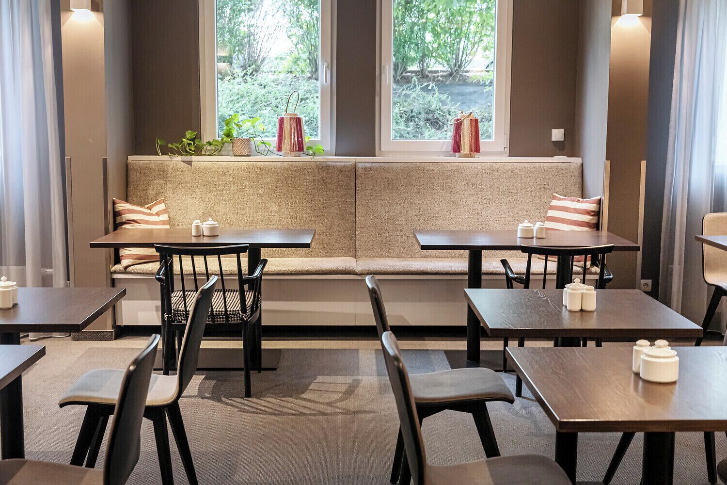 Tägliches Frühstücksbuffet (21 EUR pro Person)