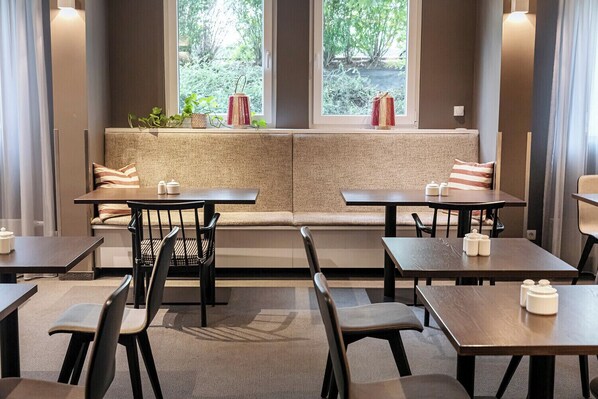 매일 뷔페 아침 식사(1인당 EUR 21)