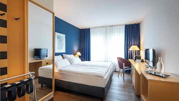 Business-Doppelzimmer | Zimmersafe, Schreibtisch, Verdunkelungsvorhänge, Bügeleisen/Bügelbrett