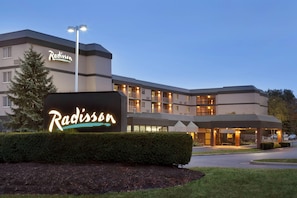 Exterior - Radisson Hotel Akron/Fairlawn (Akron)