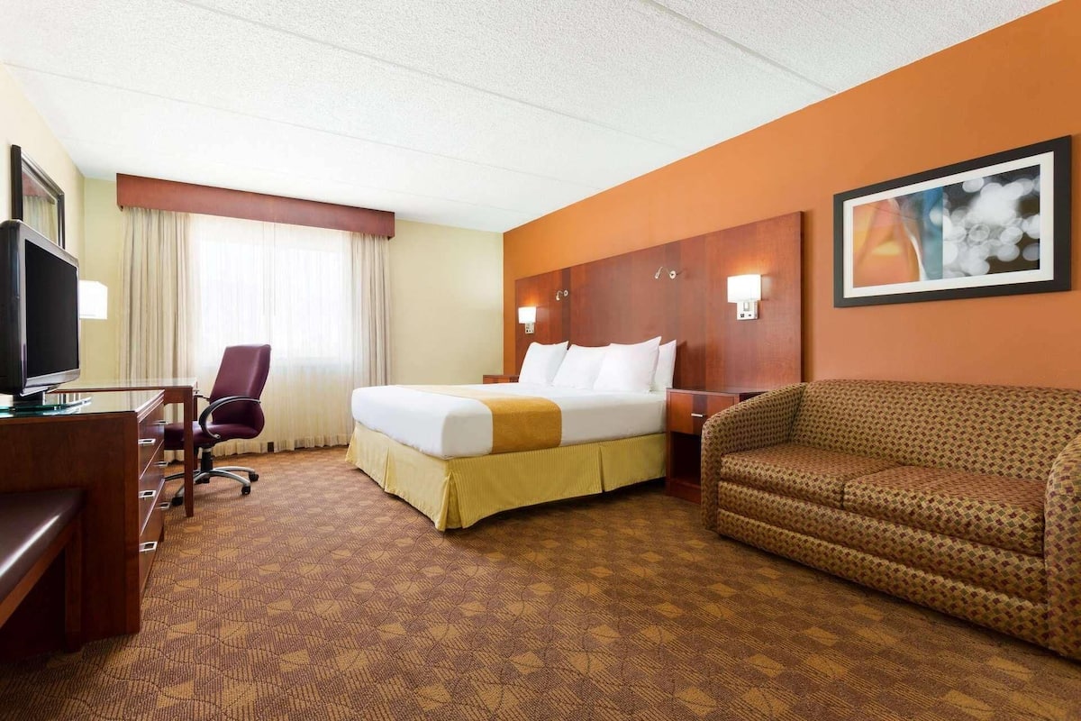 Premium bedding, desk, laptop workspace, soundproofing