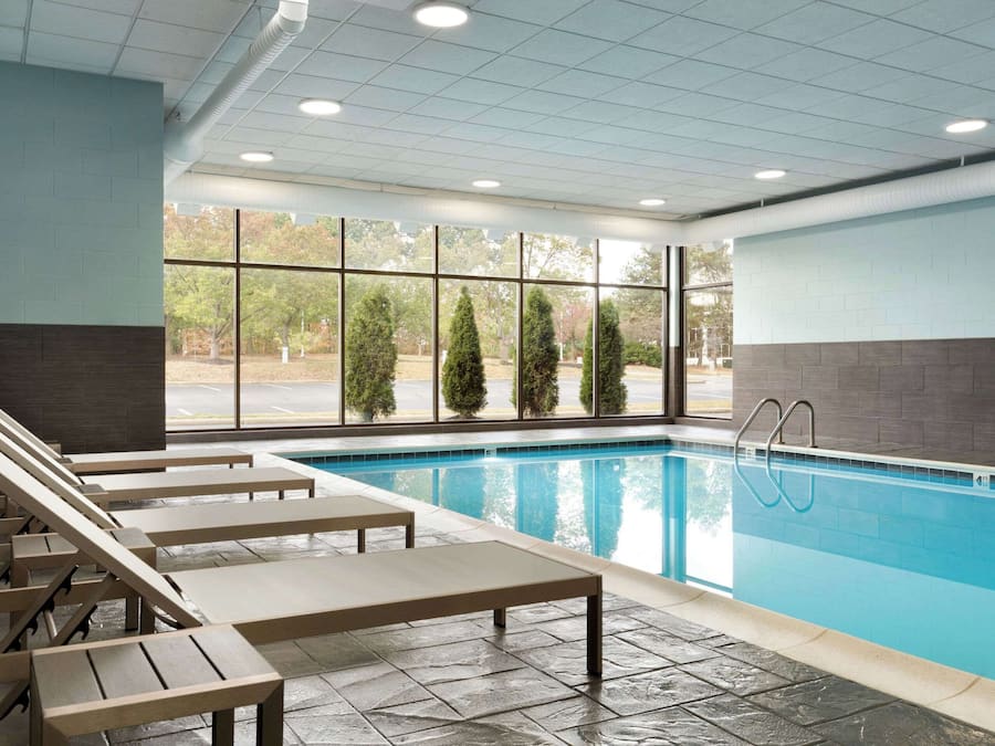 Indoor pool, pool loungers