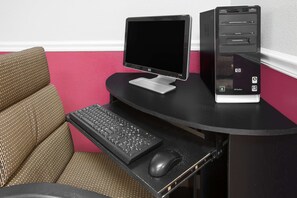 Business center - Howard Johnson by Wyndham Dothan (Dothan)