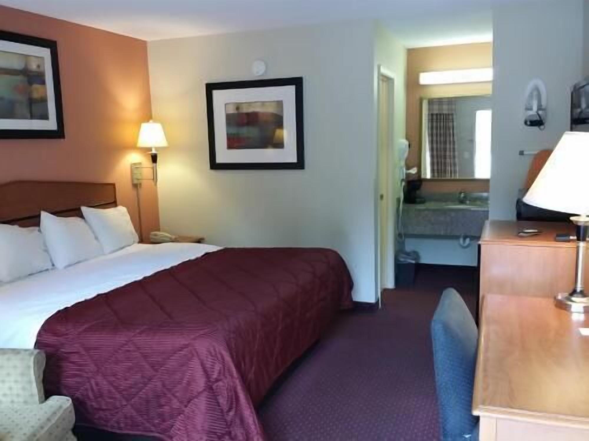 In-room safe, desk, iron/ironing board, free WiFi