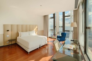 Minibar, in-room safe, desk, soundproofing - NH Napoli Panorama (Naples)