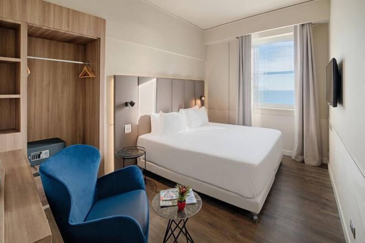 Minibar, caja fuerte, escritorio y sistema de insonorización