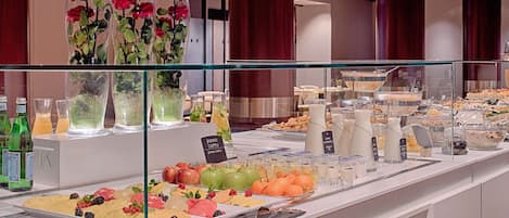 Tägliches Frühstücksbuffet gegen Gebühr