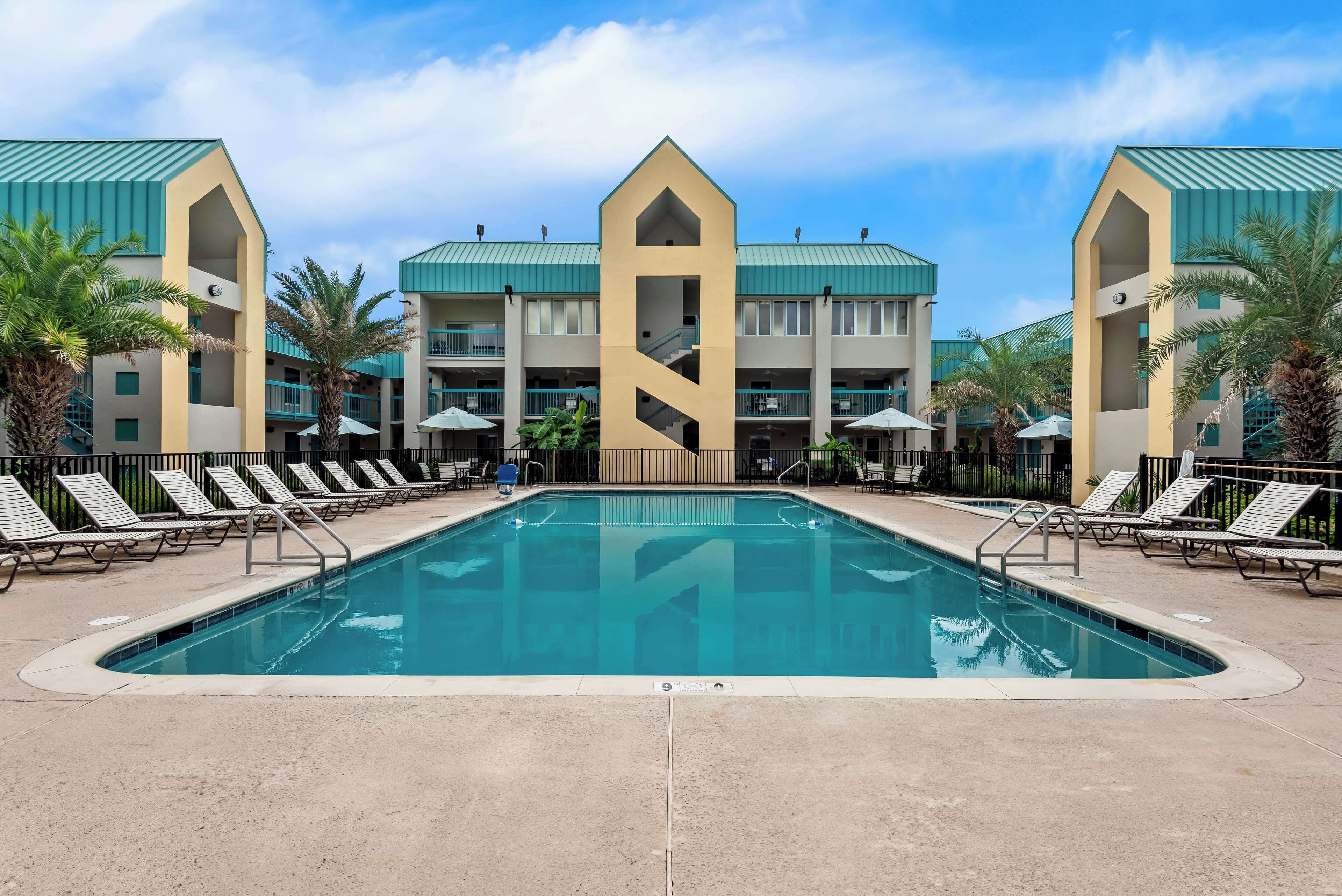 outdoor pool, open 10:00 am to 10:00 pm, pool umbrellas, pool loungers