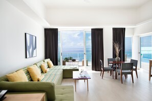 Premium bedding, down duvets, pillow-top beds, free minibar - Fiesta Americana Cozumel All Inclusive (Cozumel)