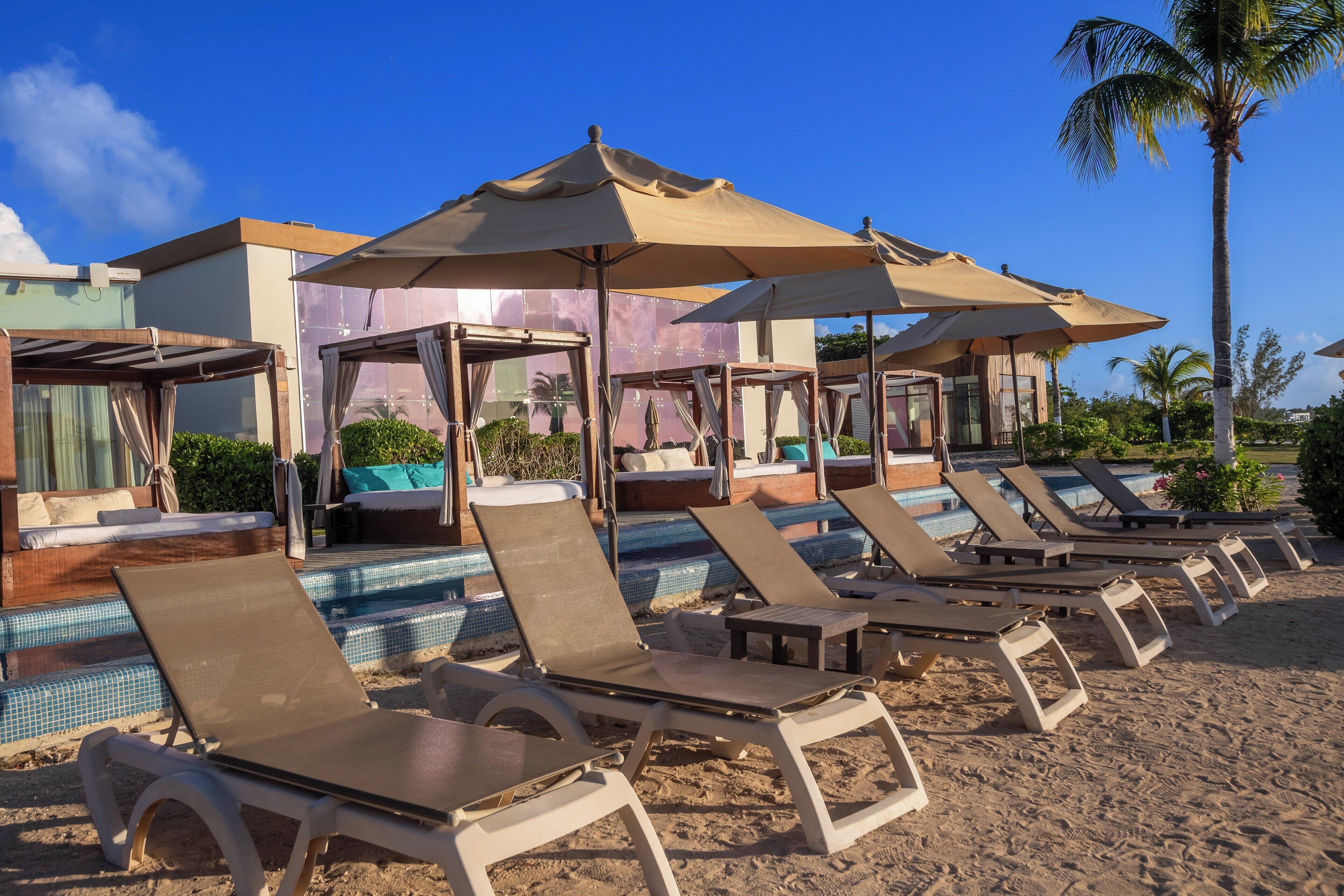 Playa privada, camas de playa gratuitas, camastros y sombrillas 