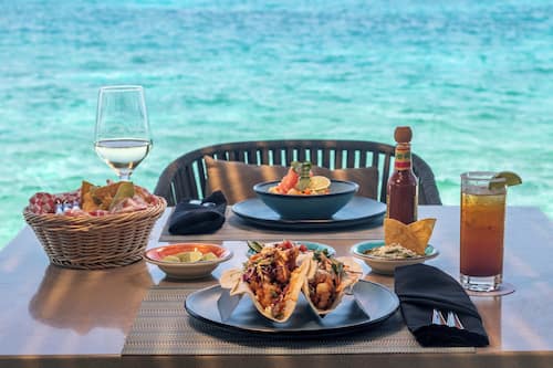 7 restaurants, breakfast, lunch, dinner served; Italian cuisine