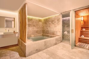 Bồn tắm spa trong nhà