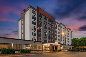 Exterior - Holiday Inn Express And Suites Washington Dc Noma by IHG (Washington)