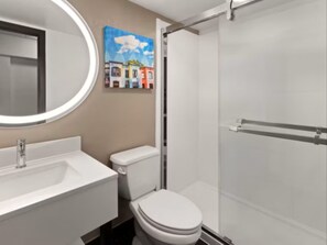 Combined shower/tub, free toiletries, hair dryer, towels - Holiday Inn Express And Suites Washington Dc Noma by IHG (Washington)
