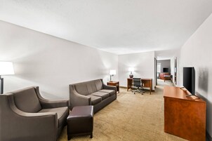 1 habitación, escritorio y espacio para trabajar con laptop 