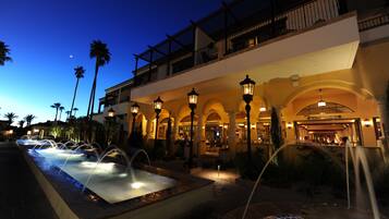 3 restaurants, breakfast, lunch, dinner served; Spanish cuisine