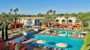 3 piscinas al aire libre, cabañas de piscina (de pago), sombrillas