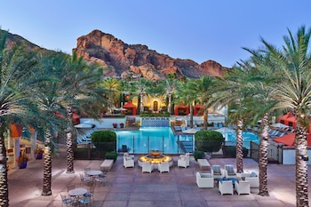 3 outdoor pools, open 5:00 AM to 10:00 PM, cabanas (surcharge) at Omni Scottsdale Resort & Spa at Montelucia